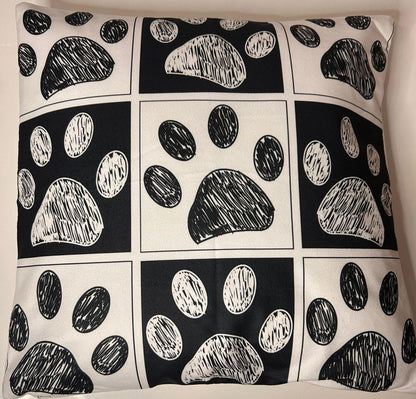 LiNBW. Kissenbezug Tierpfoten-Print 45 x45 cm - LiNBW. - LIFE IS NOT JUST BLACK AND WHITE