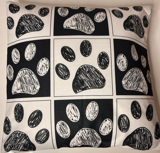 LiNBW. Kissenbezug Tierpfoten-Print 45 x45 cm - LiNBW. - LIFE IS NOT JUST BLACK AND WHITE