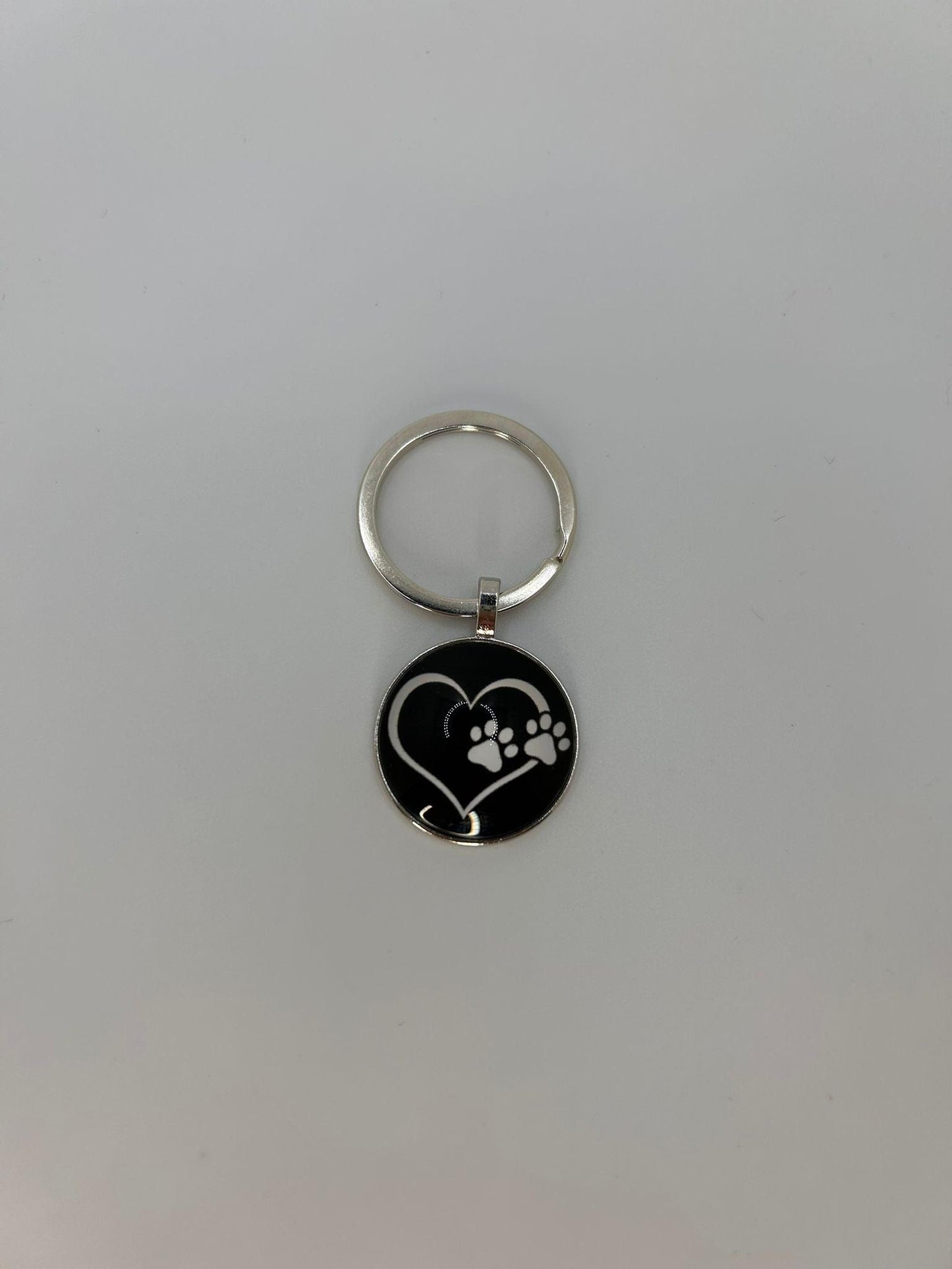 LinBW. Schlüsselanhänger Herz mit Pfotenabdruck (mit Geschenkverpackung) - LiNBW. - LIFE IS NOT JUST BLACK AND WHITE