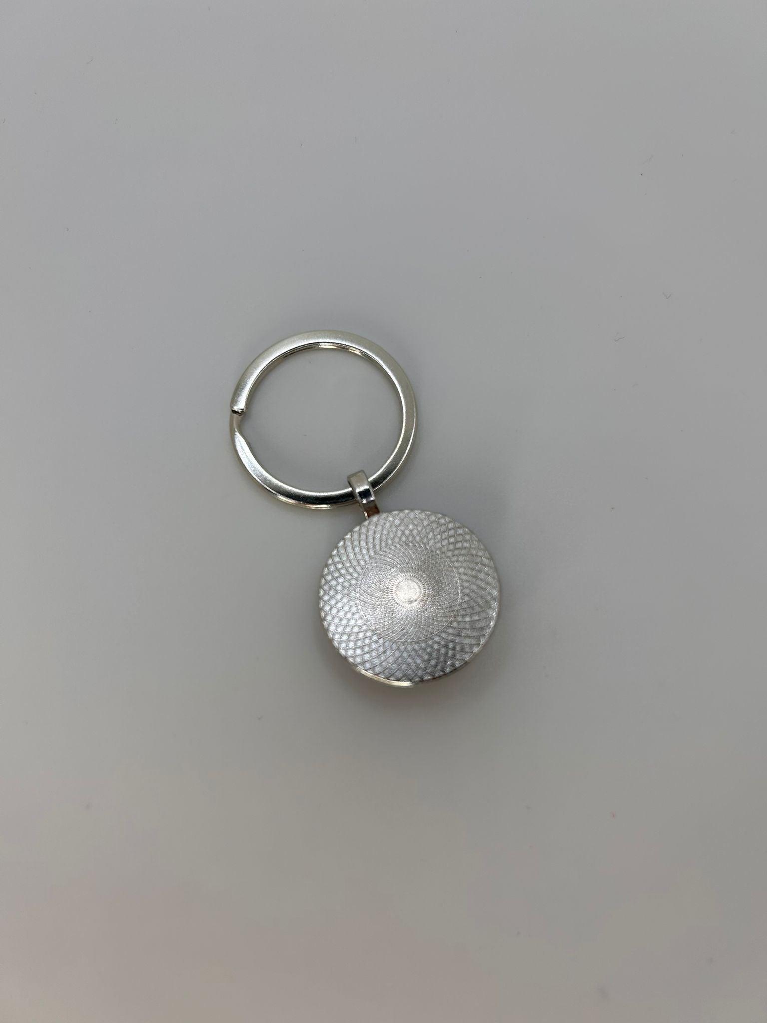 LinBW. Schlüsselanhänger Herz mit Pfotenabdruck (mit Geschenkverpackung) - LiNBW. - LIFE IS NOT JUST BLACK AND WHITE