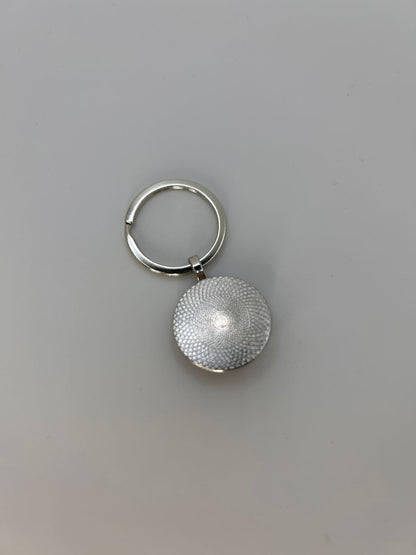 LinBW. Schlüsselanhänger Herz mit Pfotenabdruck (mit Geschenkverpackung) - LiNBW. - LIFE IS NOT JUST BLACK AND WHITE