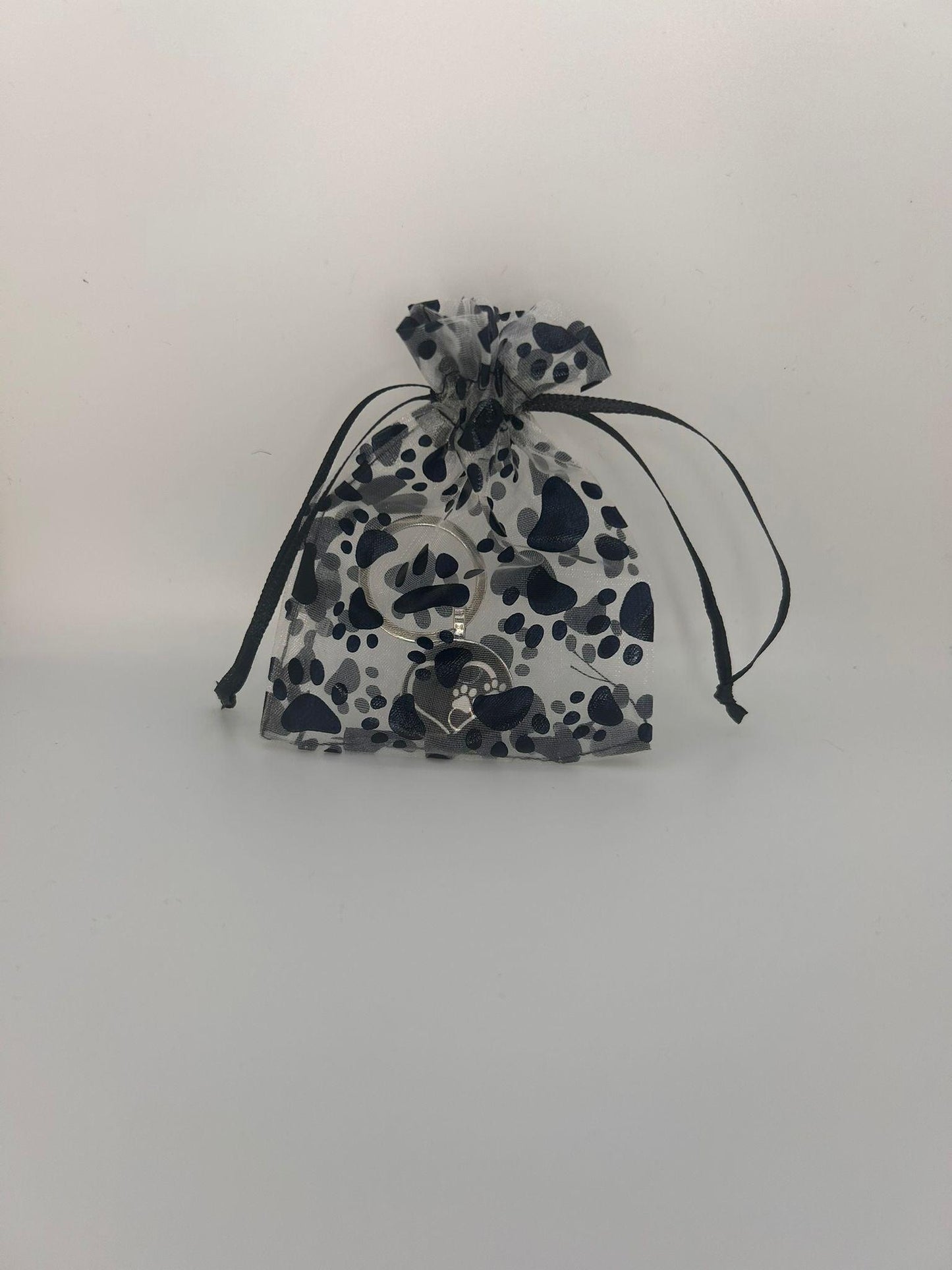 LinBW. Schlüsselanhänger Herz mit Pfotenabdruck (mit Geschenkverpackung) - LiNBW. - LIFE IS NOT JUST BLACK AND WHITE