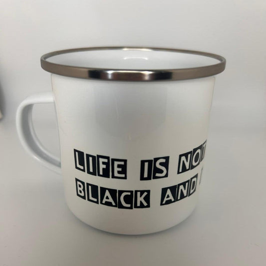Dalmatiner Emaille-Tasse im Retro-Look – Robuster Vintage-Becher mit Edelstahlrand (300 ml) - LiNBW. - LIFE IS NOT JUST BLACK AND WHITE