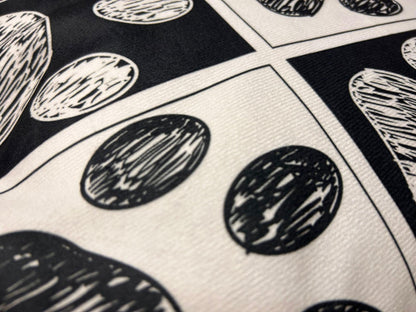 LiNBW. Kissenbezug Tierpfoten-Print 45 x45 cm - LiNBW. - LIFE IS NOT JUST BLACK AND WHITE