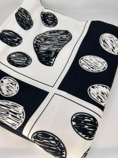 LiNBW. Kissenbezug Tierpfoten-Print 45 x45 cm - LiNBW. - LIFE IS NOT JUST BLACK AND WHITE