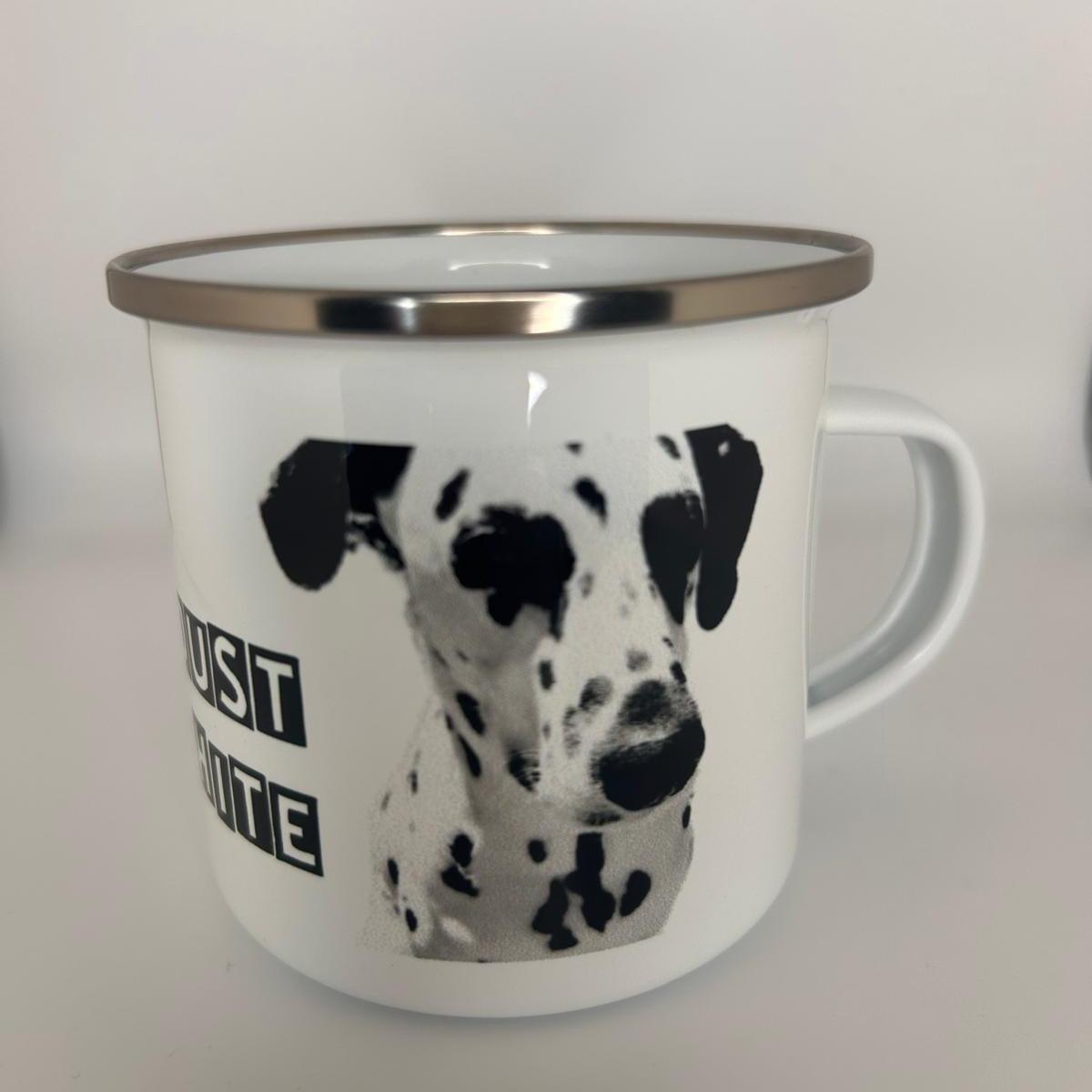 Dalmatiner Emaille-Tasse im Retro-Look – Robuster Vintage-Becher mit Edelstahlrand (300 ml) - LiNBW. - LIFE IS NOT JUST BLACK AND WHITE